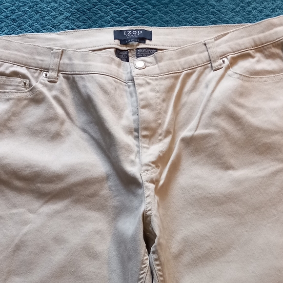 NWOT Beige Izod Mid-Calf Jeans - Picture 12 of 16
